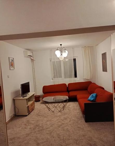 Apartament cu 4 camere decomandat, mobilat în Plopilor