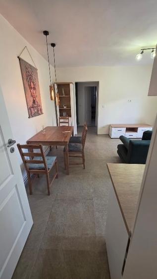 Apartament cu 3 camere decomandat, mobilat în Buziașului