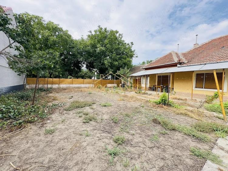 Casă cu 5 camere cu Teren 1150 Mp în Mircea cel Bătrân