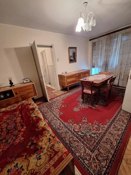 Apartament cu 3 camere semidecomandat în Țiglina 1