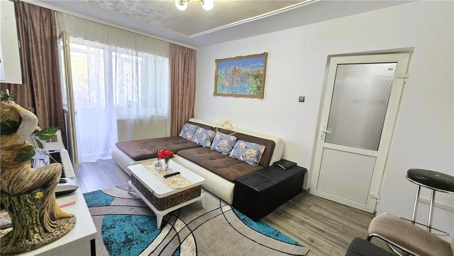 Apartament cu 2 camere semidecomandat în Botizului