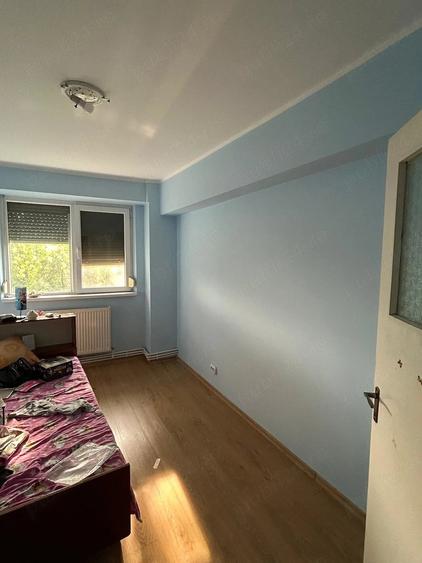 Apartament cu 4 camere decomandat în Micro 38