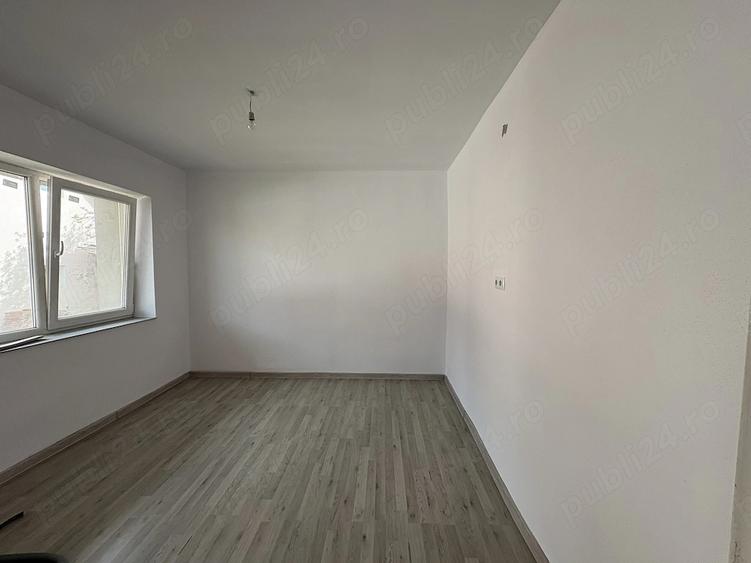 Casă cu 2 camere cu Teren 17000 Mp în Central