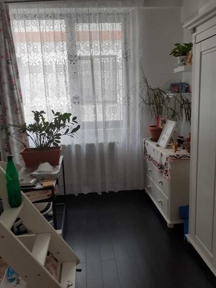 Apartament cu 3 camere semidecomandat în Dămăroaia