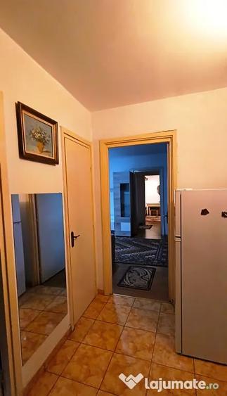 Apartament cu 2 camere semidecomandat în Podul de Piatră