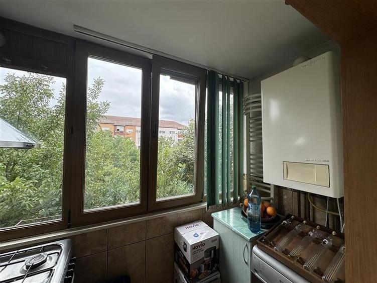 Apartament cu 3 camere decomandat, mobilat în Aradului