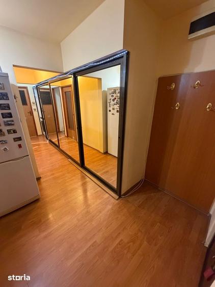 Apartament cu 3 camere decomandat în 9 Mai