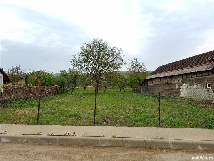 Teren de 2700 mp, în Mărișelu