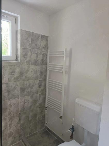 Apartament cu 3 camere semidecomandat în Berceni