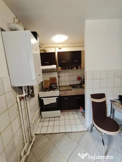 Apartament cu 3 camere decomandat în Păcii