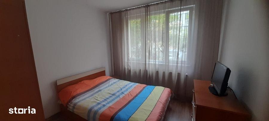 Apartament cu 3 camere decomandat în Drumul Taberei