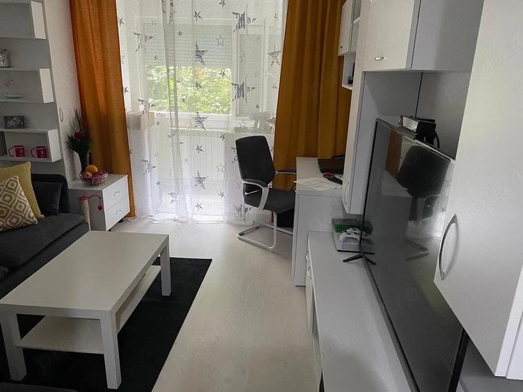 Apartament cu 3 camere decomandat în Vest