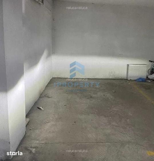 Apartament cu 3 camere semidecomandat în Centrul Civic