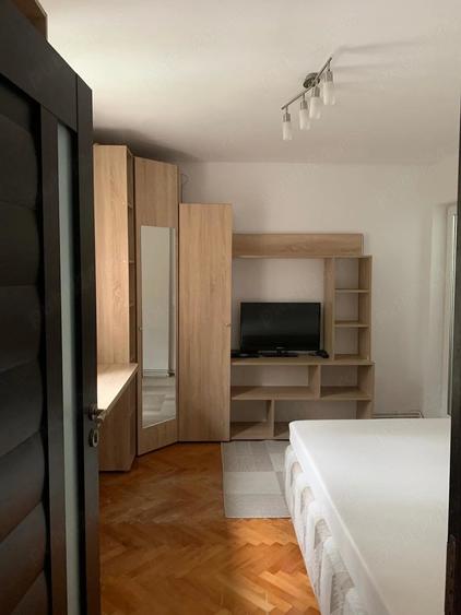 Apartament cu 2 camere semidecomandat în 7 Noiembrie