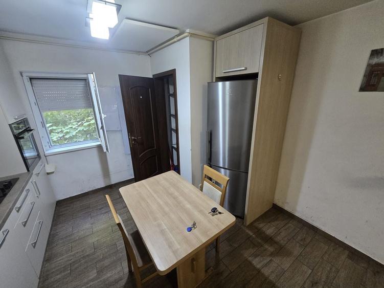 Apartament cu 2 camere semidecomandat, mobilat în Girocului