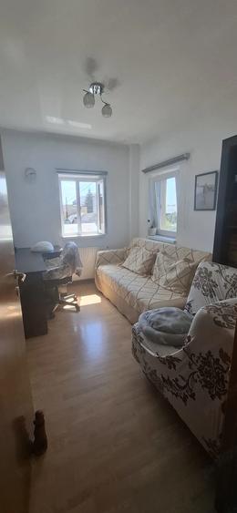 Casă cu 6 camere cu Teren 159 Mp în Andronache