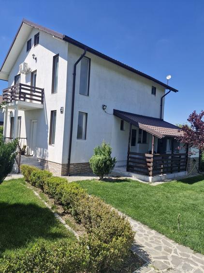 Casă cu 4 camere cu Teren 600 Mp în Bâcu