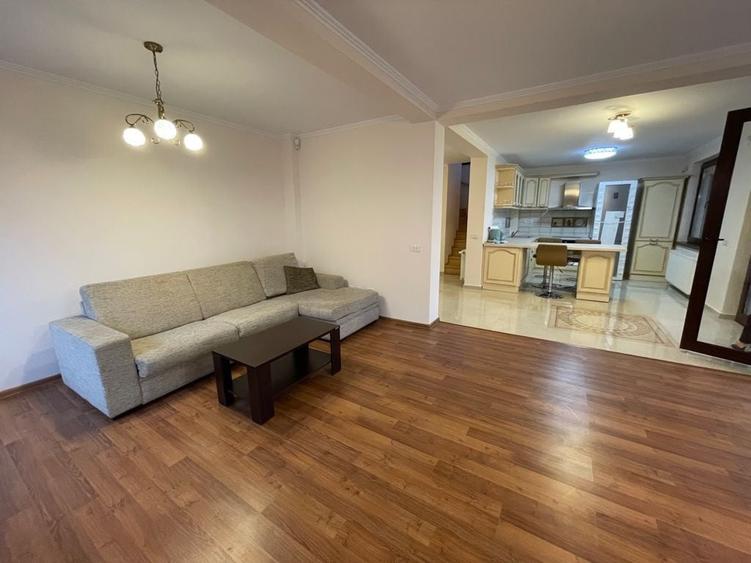 Casă cu 5 camere cu Teren 450 Mp în Central