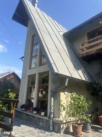 Casă cu 8 camere cu Teren 1300 Mp în Poiana