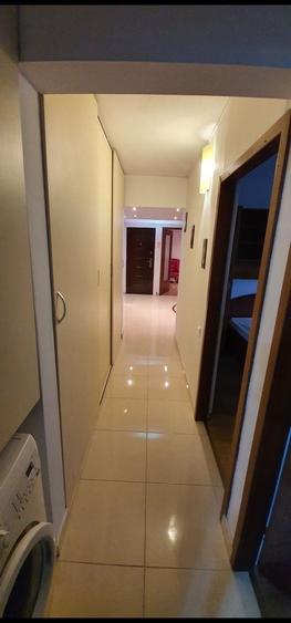 Apartament cu 3 camere decomandat în Nicolina