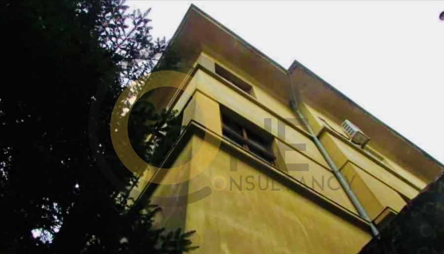 Apartament cu 3 camere semidecomandat în Capitale