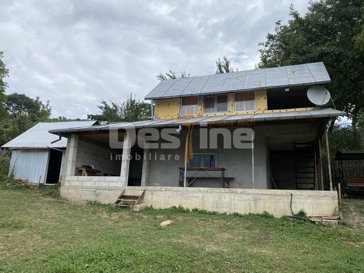 Casă individuală cu 3 camere cu Canalizare în Socea