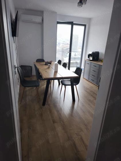 Apartament cu 4 camere decomandat în Sud