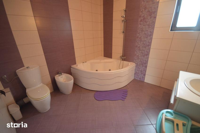 Casă cu 6 camere cu Teren 500 Mp în Central