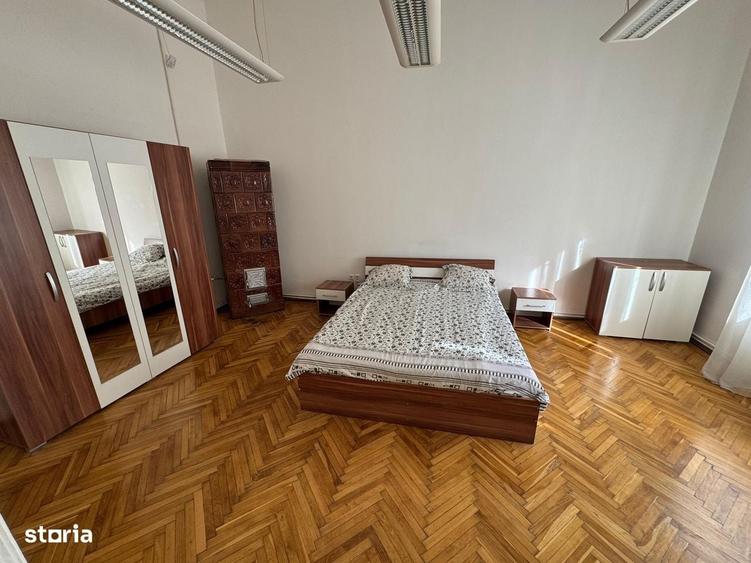 Apartament cu 3 camere semidecomandat în P-ța Unirii