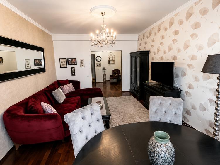 Apartament cu 2 camere decomandat, mobilat în Ultracentral