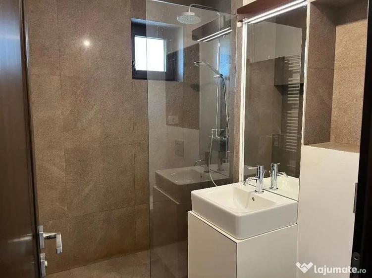 Apartament cu 4 camere decomandat în Spitalul Județean