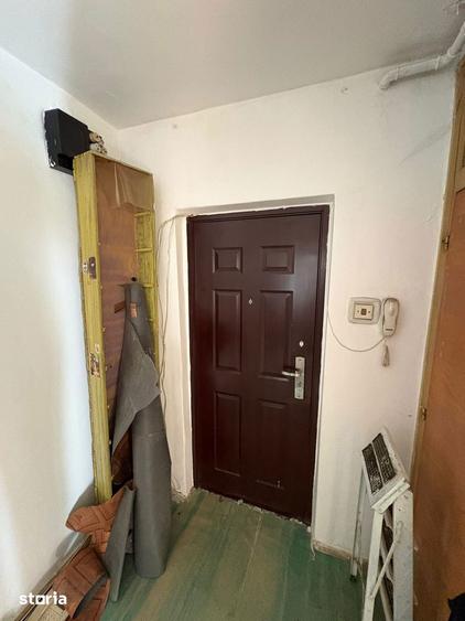 Apartament cu 3 camere decomandat în Tei