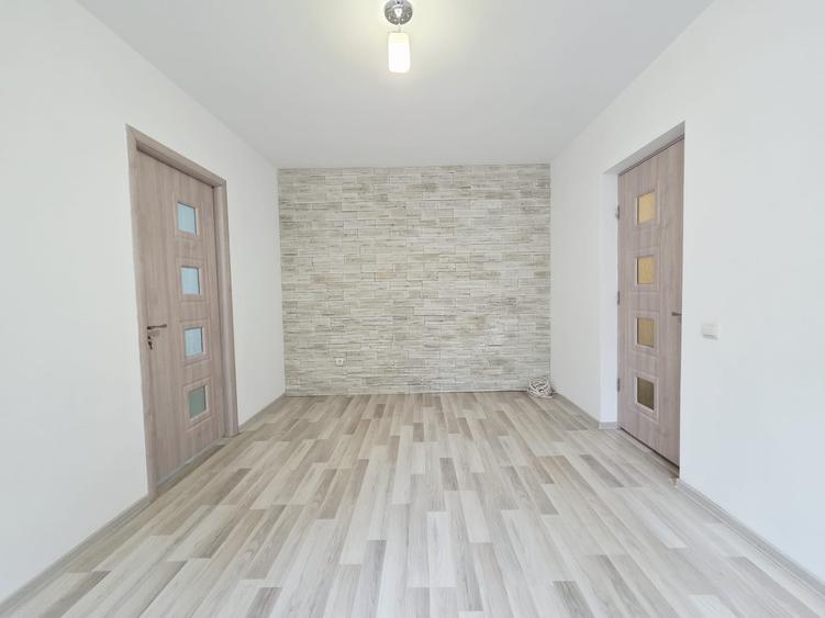 Apartament cu 3 camere semidecomandat în Micro 19