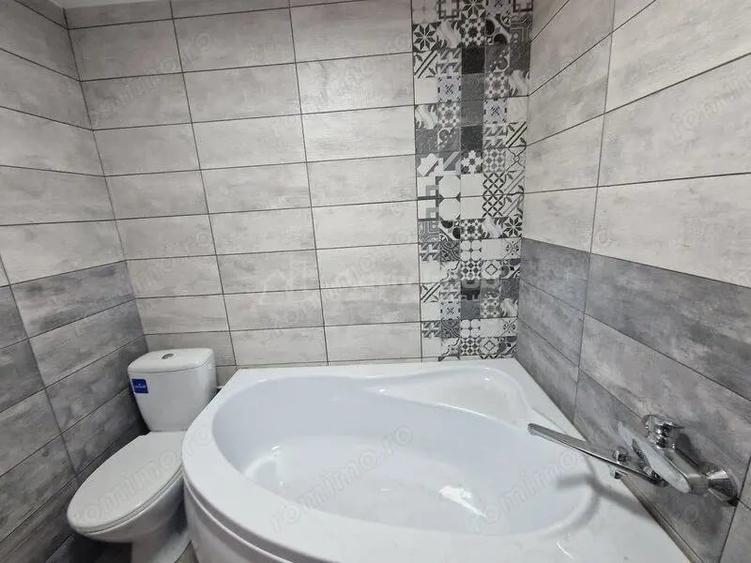 Casă cu 12 camere cu Teren 1000 Mp în Români