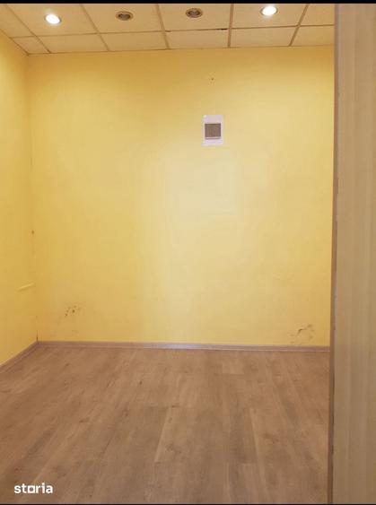 Spațiu comercial, de 27 mp, în Centrul Civic