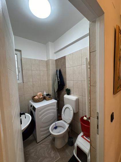 Apartament cu 3 camere semidecomandat în Titan
