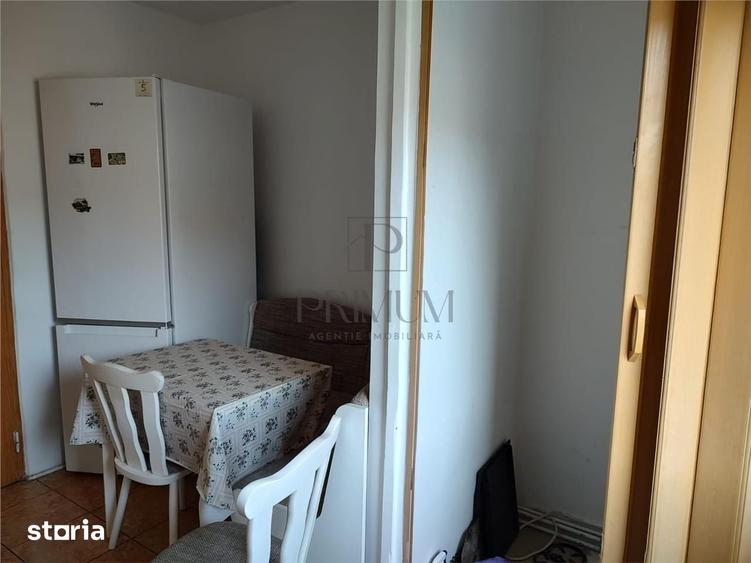 Apartament cu 4 camere decomandat în Girocului