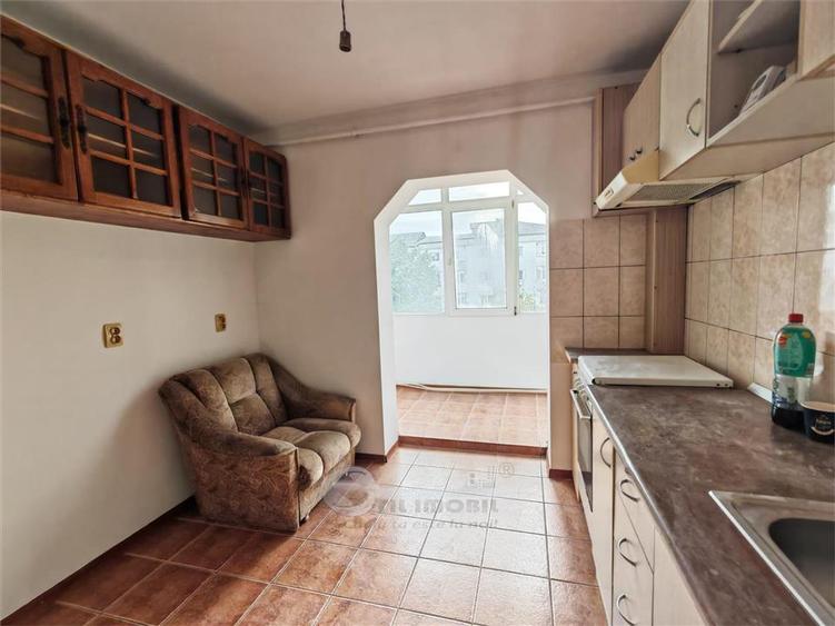Apartament cu 3 camere decomandat în Nicolina