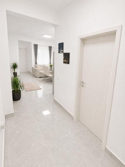 Apartament cu 3 camere decomandat în Lipovei