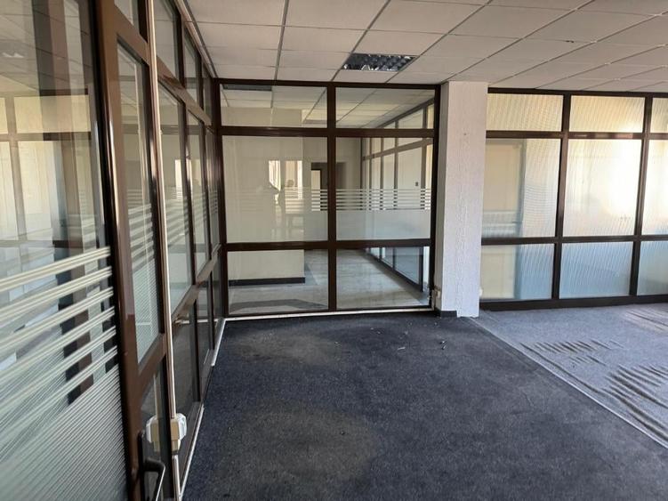 Casă individuală cu 30 camere cu Canalizare în P-ța Ovidiu