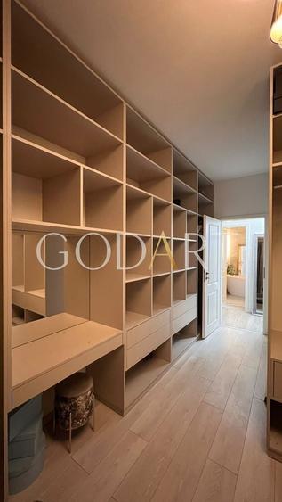 Apartament cu 3 camere decomandat, mobilat în Titan