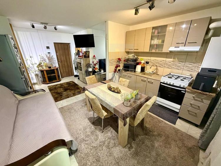 Apartament cu 2 camere decomandat, mobilat în Craiovița Nouă