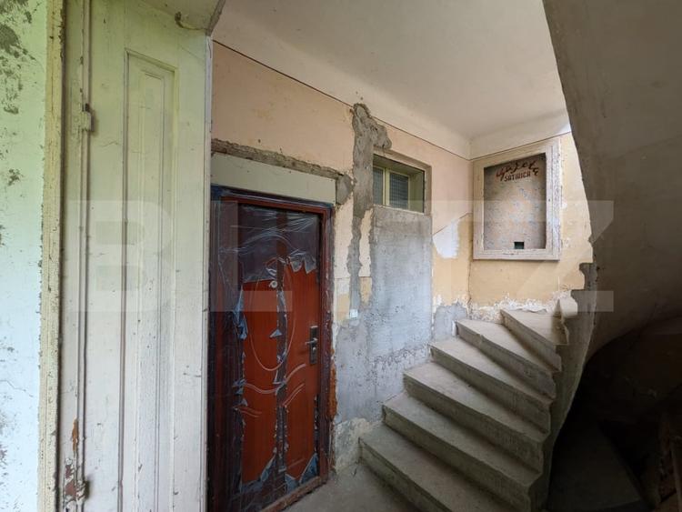 Casă individuală cu 9 camere cu Canalizare în Pucioasa