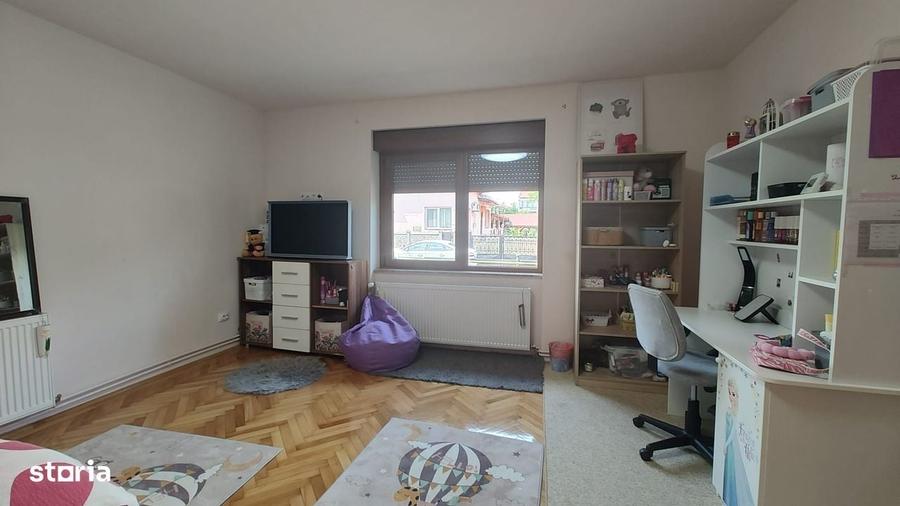 Casă cu 3 camere în Cărpiniș