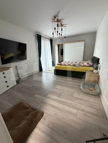 Apartament cu 3 camere semidecomandat, mobilat în Independenței