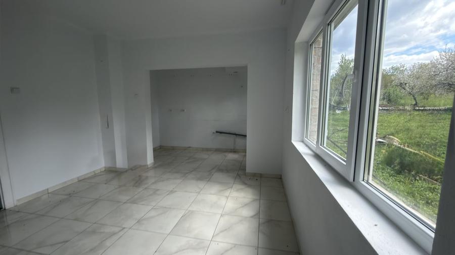 Duplex cu 3 camere cu Teren 2200 Mp în Șișești