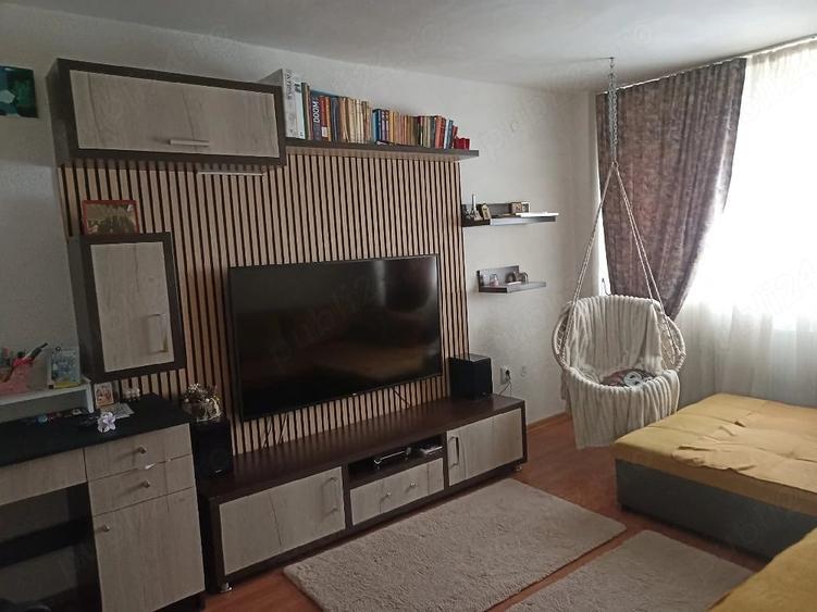 Apartament cu 3 camere decomandat în Găvana