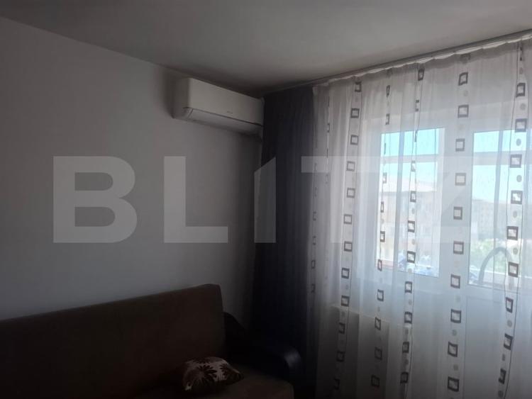Apartament cu 2 camere semidecomandat, mobilat în Micro 11