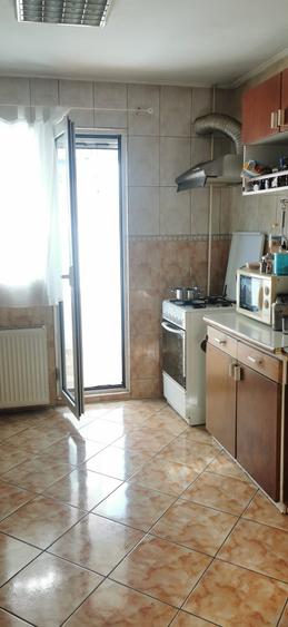 Apartament cu 3 camere decomandat, mobilat în Șura Mare