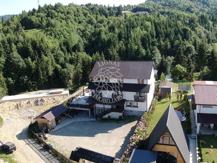 Casă individuală cu 10 camere cu Canalizare în Colibița